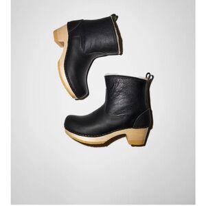NO.6

5" Pull On Shearling Clog Boot on Mid Heel in Ink Aviator. Size 39.